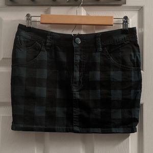 New H&M Black and green plaid skirt 6 S
